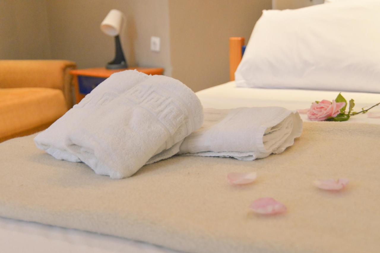 Hotel Mikes Nea Kallikrateia Ngoại thất bức ảnh